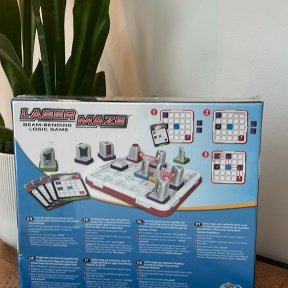 Thinkfun Laser Maze - NEW - Picture 3 of 4